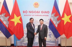 Vietnamese, Cambodian Deputy PMs hold talks 