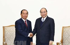PM Nguyen Xuan Phuc receives Lao Justice Minister Xaysy Santivong