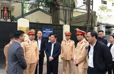 Minister inspects helmet safety programme for children in Hanoi