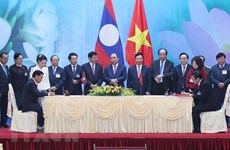 Inter-gov’l committee’s meeting creates new momentum for Vietnam-Laos ties