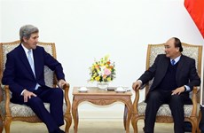 PM receives former US Secretary of State John Kerry 