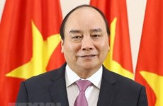 PM Nguyen Xuan Phuc leaves Hanoi for WEF Davos 2019