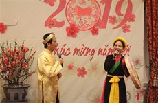 Overseas Vietnamese across continents welcome Year of the Pig