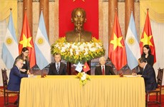 Vietnam, Argentina sign cooperation documents 