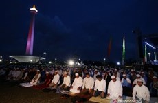 Indonesia: Thousands of Muslims pray for general election