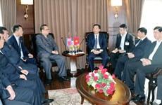 DPRK Party delegation visits Ha Long Bay 
