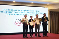 Da Nang grants value certificate to six local products