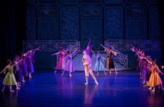 Vietnamese, Japanese artists perform “Cinderella” ballet