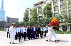 HCM City leaders pay tribute to war martyrs