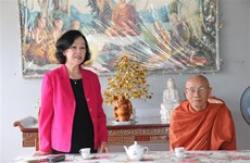 Party official visits Buddhists in southern localities