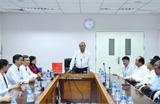 PM visits medical staff at Dong Nai General Hospital 