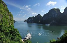 Ha Long Bay gets new helicopter tour