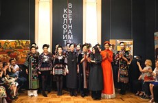 Vietnamese traditional long dress collection introduced in Russia