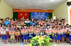 Lifebuoys designed like schoolbags presented to An Giang students