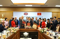 Vietnam, UK sign MoU on educational cooperation 