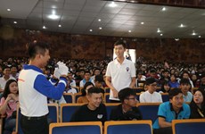 Can Tho students trained on safe driving 