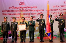 Vietnam confers Gold Star Order on Lao People’s Army 
