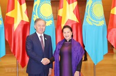 Vietnamese, Kazakhstani top legislators hold talks 