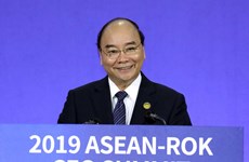 PM Nguyen Xuan Phuc attends ASEAN-RoK CEO Summit