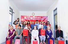 Tet gifts handed out to the disadvantaged in Quang Tri 