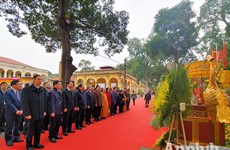 Party, State officials offer incense at Thang Long Royal Citadel 