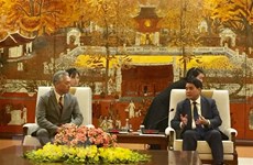 Hanoi leader pledges best conditions for Japan’s Uniqlo 