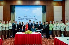 Bamboo Airways, Vinpearl cooperate to provide air-tourism products 