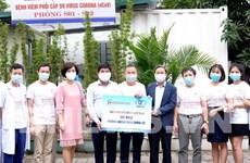 Garment firm donates hundreds of antibacterial shirts to Hanoi hospital