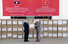 Vietnam-donated medical equipment handed over to Laos 