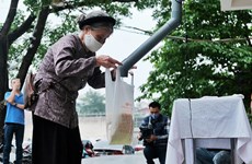 Hue, Da Nang cities set up free ‘rice ATMs’