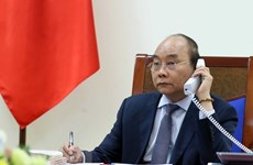 PM Nguyen Xuan Phuc holds phone talks with Japanese counterpart