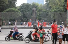 Hanoi: Tourist sites packed with visitors as social distancing order lifted
