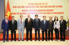 Vietnamese NA presents medical supplies to foreign parliaments 