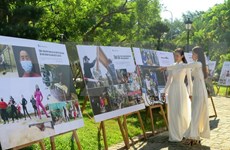 Photo exhibition showcases Vietnam’s fight against COVID-19