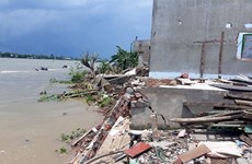 An Giang moves residents affected by erosion to safe place