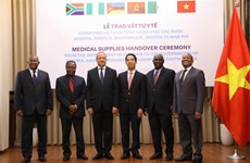 Vietnam presents medical supplies to African nations