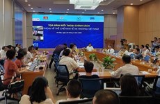 Vietnam needs full market economy: experts
