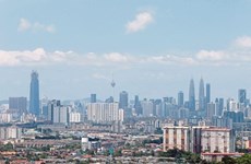 Malaysia promotes cheap sales to spur economic growth