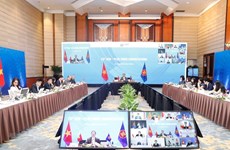 ASEAN economic ministers hold consultations with partners