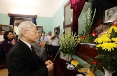Top leader pays respect to late President Ho Chi Minh