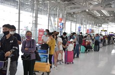 Over 340 Vietnamese citizens return home from Thailand 