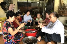 Vinh Long Acupuncture Association helps needy people