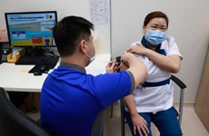 Singapore begins COVID-19 vaccination for health workers