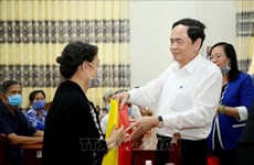 Tet gifts presented to policy beneficiaries nationwide