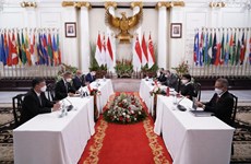 Indonesian, Singaporean FMs discuss bilateral cooperation 