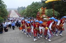 Over 30,000 people flock to Hung Kings Temple