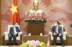 National Assembly Chairman receives Lao Ambassador