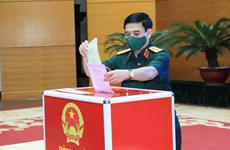 Military personnel exercise citizens’ right, duty to vote