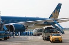 Noi Bai, Tan Son Nhat airports continue receiving foreign arrivals
