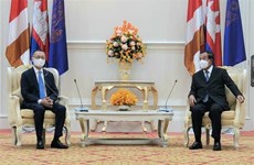 Vietnamese Ambassador bids farewell to Cambodian PM